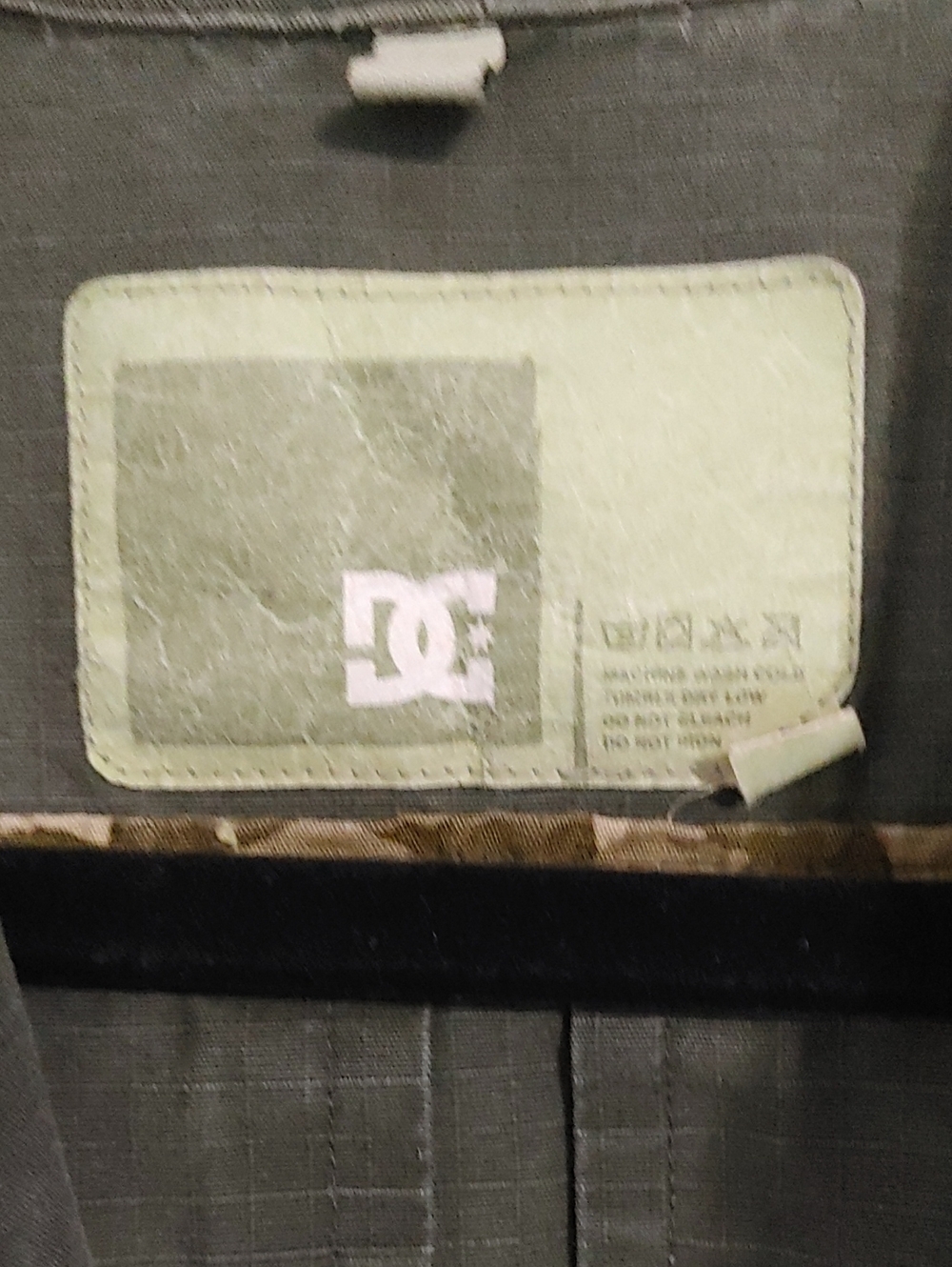 DC Olive Green Canvas Field Jacket with Camo Cuff Detail Size Medium - Picture 2 of 8